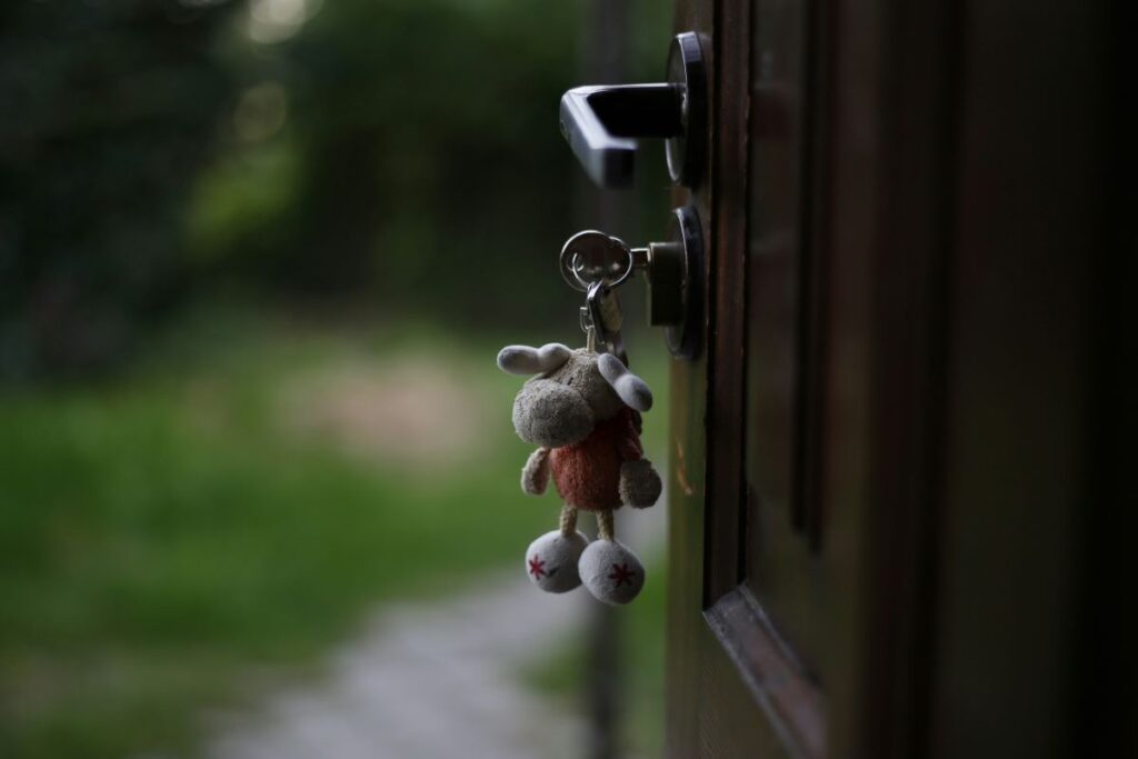 Ajtókulcs személyes figurás kulcstartóval